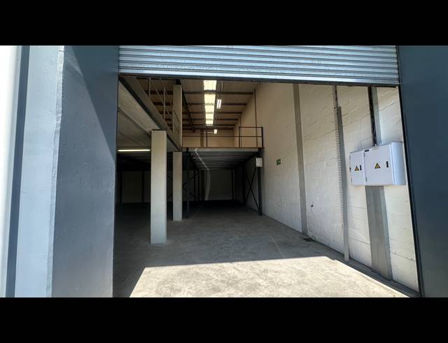 572M² MINI FACTORY TO LET IN STIKLAND INDUSTRIAL
